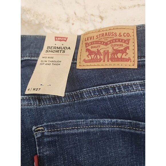 Levi's 4 Bermuda Shorts Mid-rise W/sculpt NWT Womens 4 27 - Picture 3 of 8